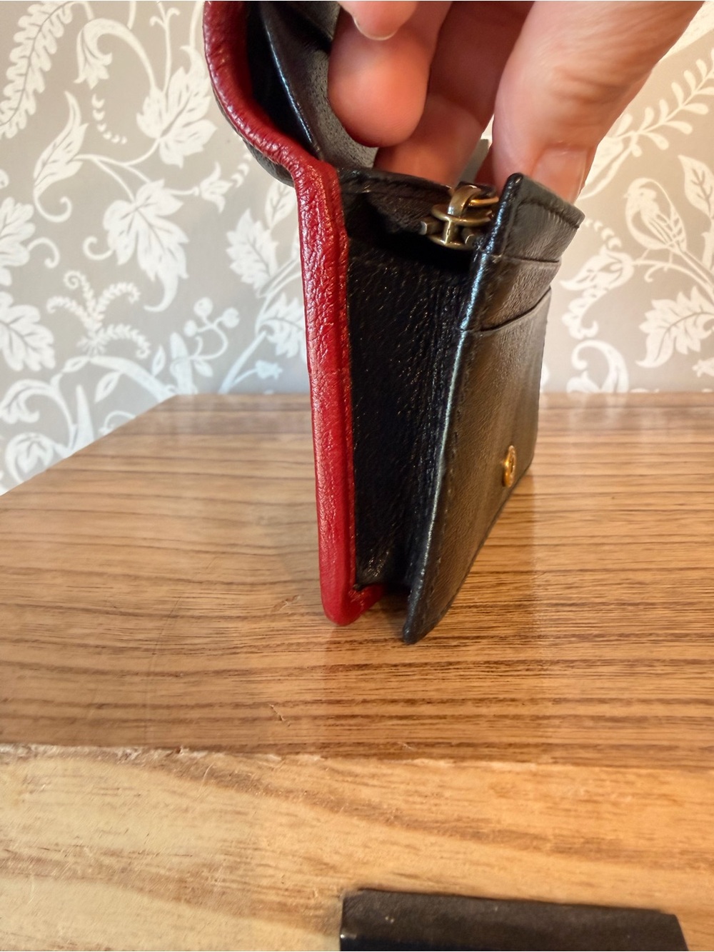Gucci Black/Red Quilted Glazed Leather GG Marmont Card Case Sold Out! - Picture 15 of 15